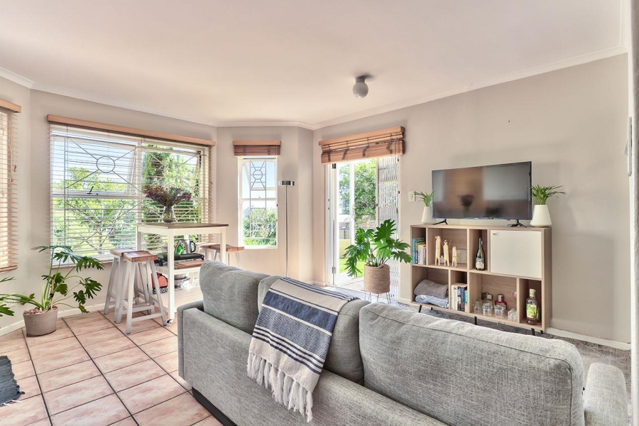 1 Bedroom Property for Sale in Vredehoek Western Cape